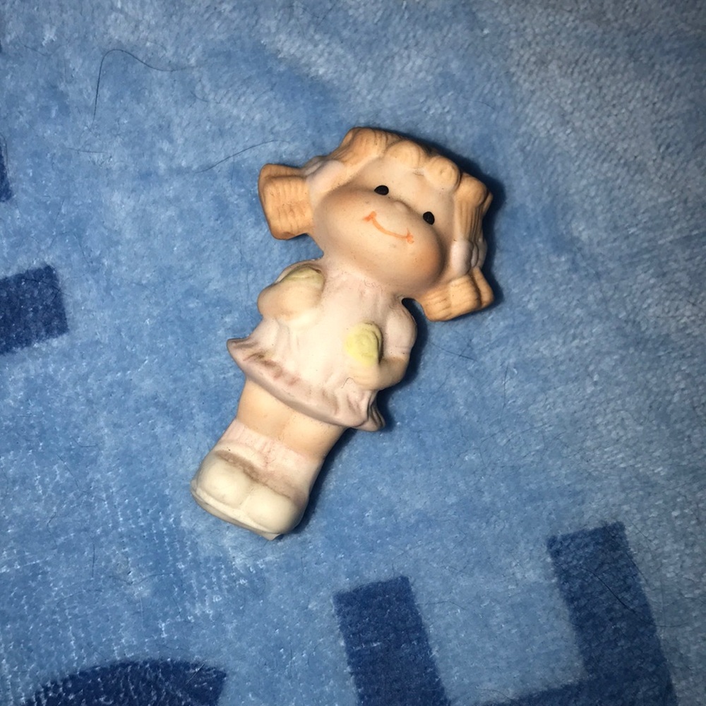 Mini porcelain girl figure 💕